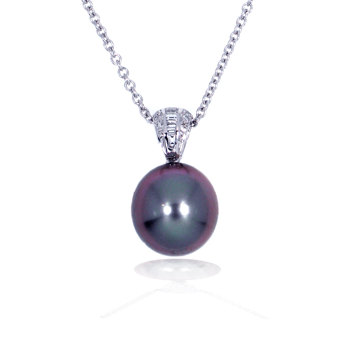 Tahitian pearl and diamond pendant 